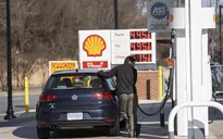 Giá xăng tại Mỹ giảm kỷ lục