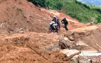 Sạt lở trên tuyến ĐH6, hàng trăm hộ dân ở Đà Nẵng bị cô lập