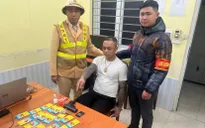 Bắt tài xế tàng trữ súng và nhiều loại ma túy trên ô tô ở Hà Nội