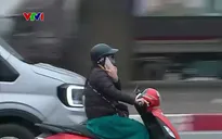 CSGT tăng cường xử lý vi phạm sử dụng điện thoại khi lái xe