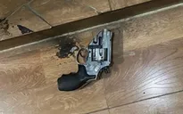 Bắt quả tang thanh niên chế tạo súng để bán kiếm lời