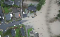 Mưa lớn kỷ lục gây lũ nghiêm trọng ở bang Washington (Mỹ)