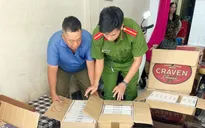 Bắt quả tang 3 đối tượng tàng trữ trên 5.000 bao thuốc lá lậu
