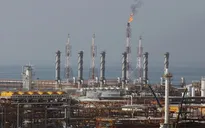 Iran bắt giữ tàu buôn lậu nhiên liệu trên Vịnh Oman             