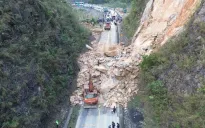 5 người thương vong trong vụ sạt lở trên Quốc lộ 6 tại Phú Thọ