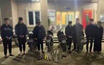 Phát hiện nhóm đối tượng tàng trữ 2 khẩu súng và nhiều dao, kiếm ở Hà Nội