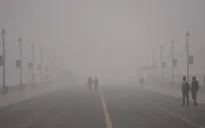 Khói mù độc hại bao phủ New Delhi, giao thông gián đoạn