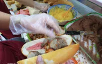 Tăng cường giám sát các cơ sở bánh mì sau vụ nghi ngộ độc tại Lâm Đồng