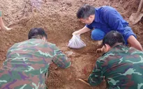 Phát hiện 4 hài cốt liệt sĩ cùng nhiều di vật trong vườn của một hộ gia đình ở Quảng Trị