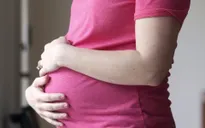 Vaccine COVID-19 giúp giảm nguy cơ mắc bệnh nặng và sinh non ở thai phụ