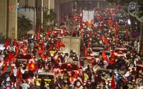 Khoảnh khắc đẹp tuần qua (15-21/12): Niềm vui chiến thắng lan toả khắp phố phường