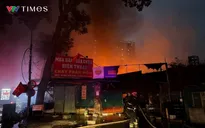 Cháy lớn tại Chợ Xanh lúc rạng sáng