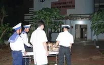 Cấp cứu kịp thời ngư dân bị viêm bàng quang xuất huyết trên vùng biển Trường Sa