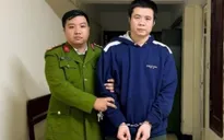 Bắt cựu nhân viên ngân hàng trốn truy nã ra nước ngoài