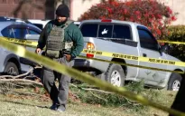 Đặc vụ ICE nổ súng vào xe đang di chuyển đêm Giáng sinh, 2 người bị thương