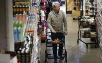 Người tiêu dùng Mỹ "thắt chặt hầu bao" cuối năm