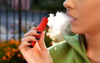Cảnh báo nguy cơ gây nghiện từ thuốc lá điện tử “ngọt như kẹo”