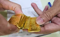 Giá vàng quay đầu giảm gần 1 triệu đồng/lượng