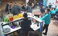 Nam thanh niên bị đâm sau xô xát tại bến xe Giáp Bát