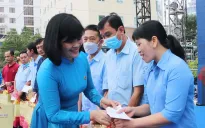 Hà Nội trao tặng gần 90.000 suất quà Tết cho người có hoàn cảnh khó khăn