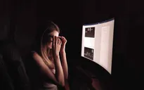 Thức khuya - dậy muộn ngày nghỉ: Ảnh hưởng thế nào đến tim mạch và sức khỏe tinh thần?