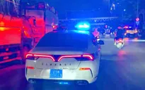 CSGT Hà Nội đưa người dân bị tai nạn đi cấp cứu trong thời khắc giao thừa 2026