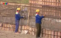 Hàng nghìn công nhân thi công 3 ca 4 kíp trên công trường xuyên Tết Dương lịch