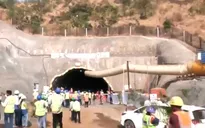 Đào hầm xuyên núi để xây đường sắt cao tốc