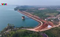 Những người công nhân trên công trường trọng điểm hồ Kẻ Gỗ