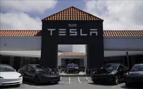 Tesla mất "ngôi vương" xe điện