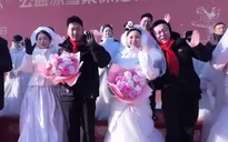 Đám cưới tập thể trong lễ hội băng đăng Cáp Nhĩ Tân