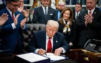 Tổng thống Donald Trump ký quyết định rút Mỹ khỏi hơn 60 tổ chức quốc tế