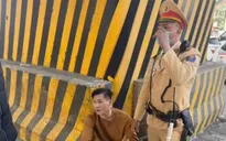 Hà Nội: CSGT khống chế đối tượng có dấu hiệu phạm pháp hình sự