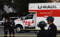 Xe tải lao vào người biểu tình phản đối chính phủ Iran ở Los Angeles (Mỹ)