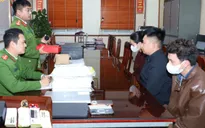 Mua con dấu giả trên mạng, làm giả hồ sơ xin việc để trục lợi