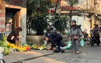 Hà Nội xoá bỏ chợ cóc, tiểu thương lo kế sinh nhai