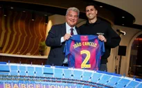 Joao Cancelo chính thức trở lại Barcelona theo dạng cho mượn