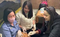 Khen thưởng 2 nữ hộ sinh đỡ đẻ thành công cho sản phụ sinh non trên tàu hỏa