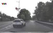 Chuyển làn đường gấp gây mất an toàn