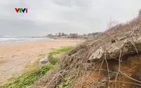 Người dân mong chờ kè biển chống sạt lở