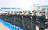 Tân sinh viên các trường công an rèn luyện bản lĩnh tại thao trường