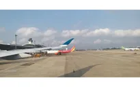 Giá cả biến động sát Tết: Lợn hơi tăng, xăng dầu giảm, vé máy bay vẫn cao