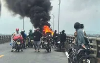 Ô tô bốc cháy dữ dội trên cầu ở Nghệ An, 3 người may mắn thoát nạn