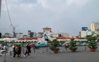 TP Hồ Chí Minh “khoác áo mới” cho các công trình biểu tượng đón Tết Bính Ngọ