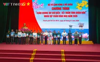 Ấm áp chương trình “Xuân chung tay giữ biển – Tết thắm tình quân dân”