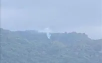 Máy bay quân sự rơi trên vùng núi, phi công nhảy dù an toàn