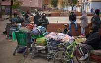 Tây Ban Nha cấp quy chế pháp lý cho 500.000 người nhập cư không có giấy tờ hợp lệ