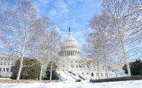 Chính phủ Mỹ tiếp tục thoát nguy cơ đóng cửa
