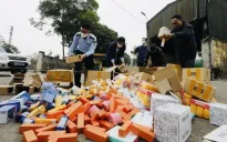 Quản lý thị trường liên tiếp triệt phá các vụ hàng giả, hàng lậu lớn