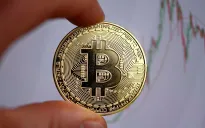 Giá Bitcoin chạm đáy hai tháng